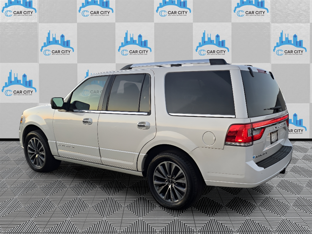 2017 Lincoln Navigator Select photo 4