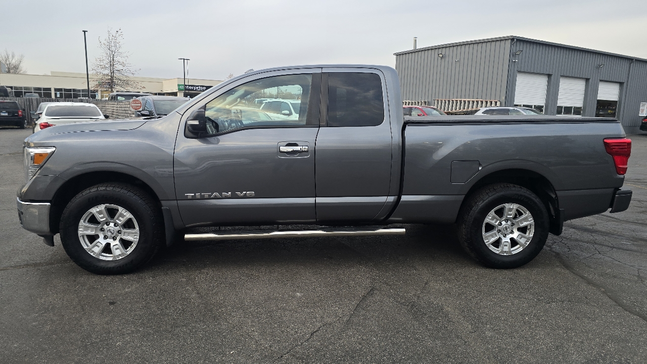2018 Nissan Titan SV King Cab photo 3