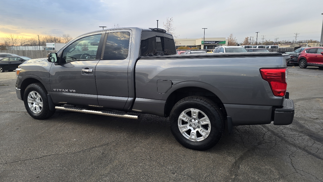 2018 Nissan Titan SV King Cab photo 4