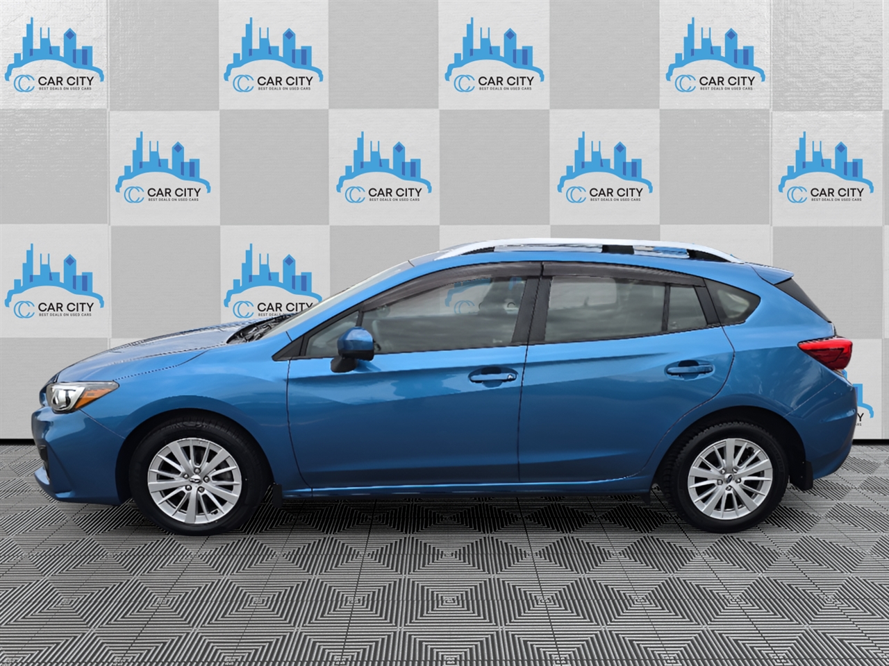 2017 Subaru Impreza 2.0i Premium photo 4