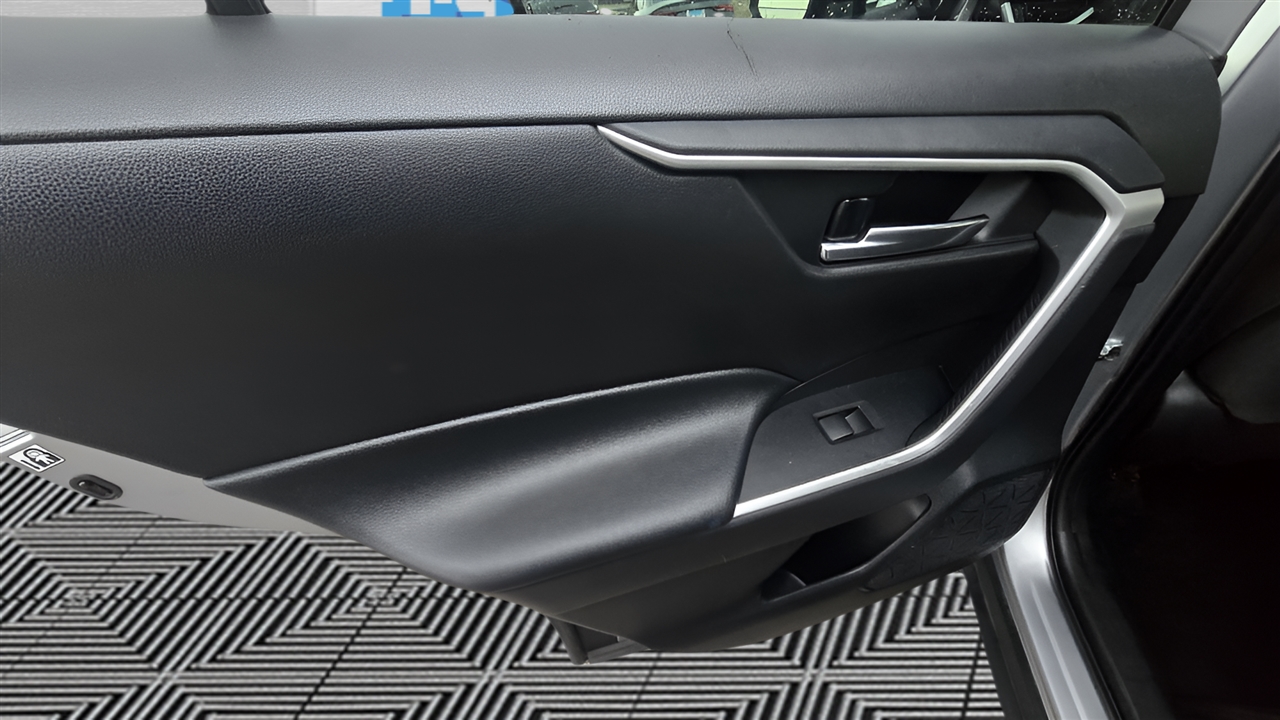 Toyota RAV4 XLE AWD 2020