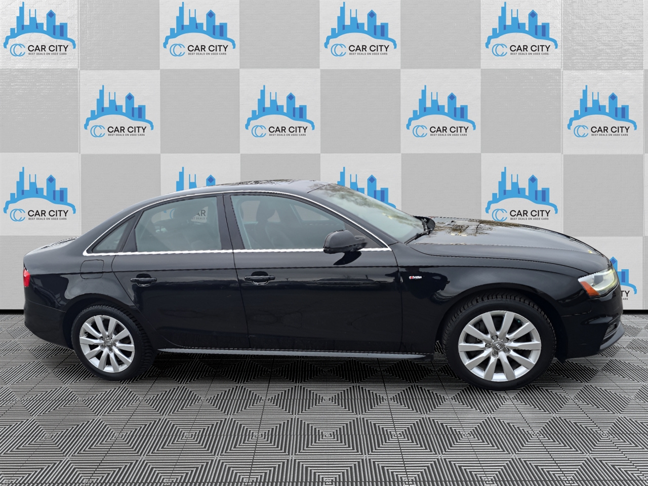 Audi A4 2.0T Sedan quattro Tiptronic 2015