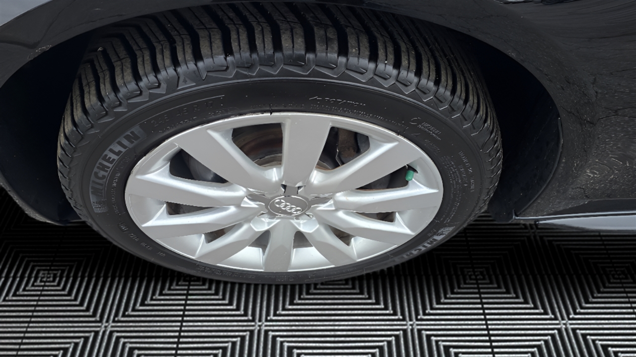 Audi A4 2.0T Sedan quattro Tiptronic 2015