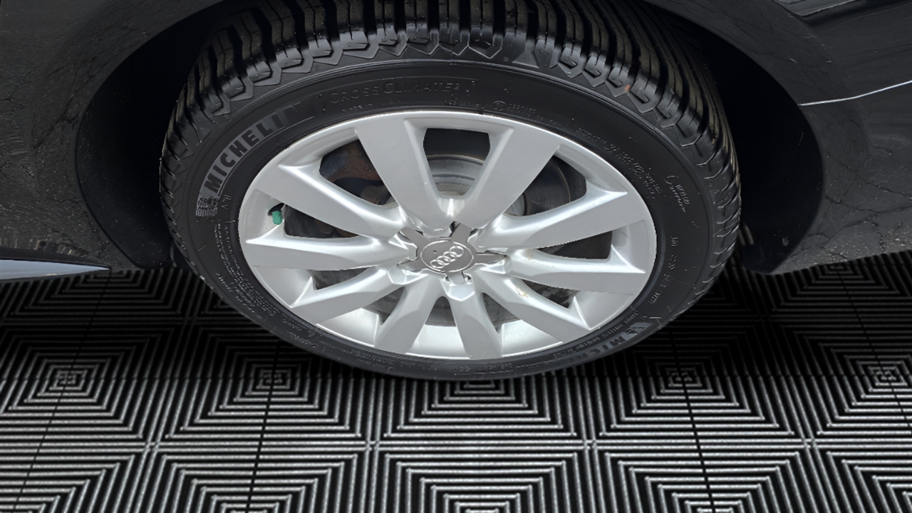 Audi A4 2.0T Sedan quattro Tiptronic 2015