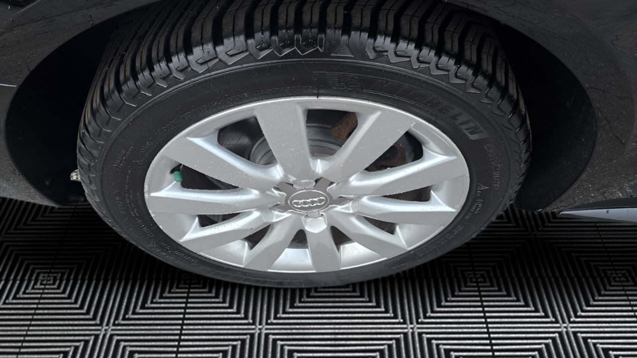 Audi A4 2.0T Sedan quattro Tiptronic 2015