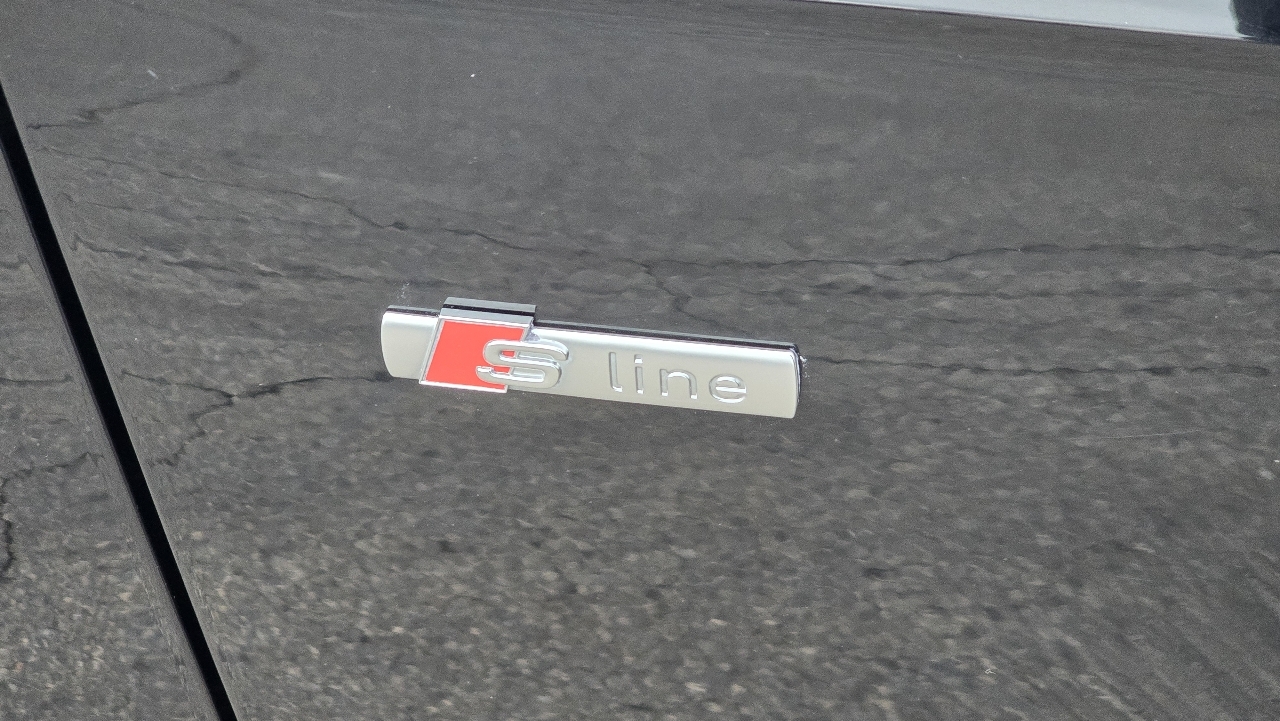 Audi A4 2.0T Sedan quattro Tiptronic 2015