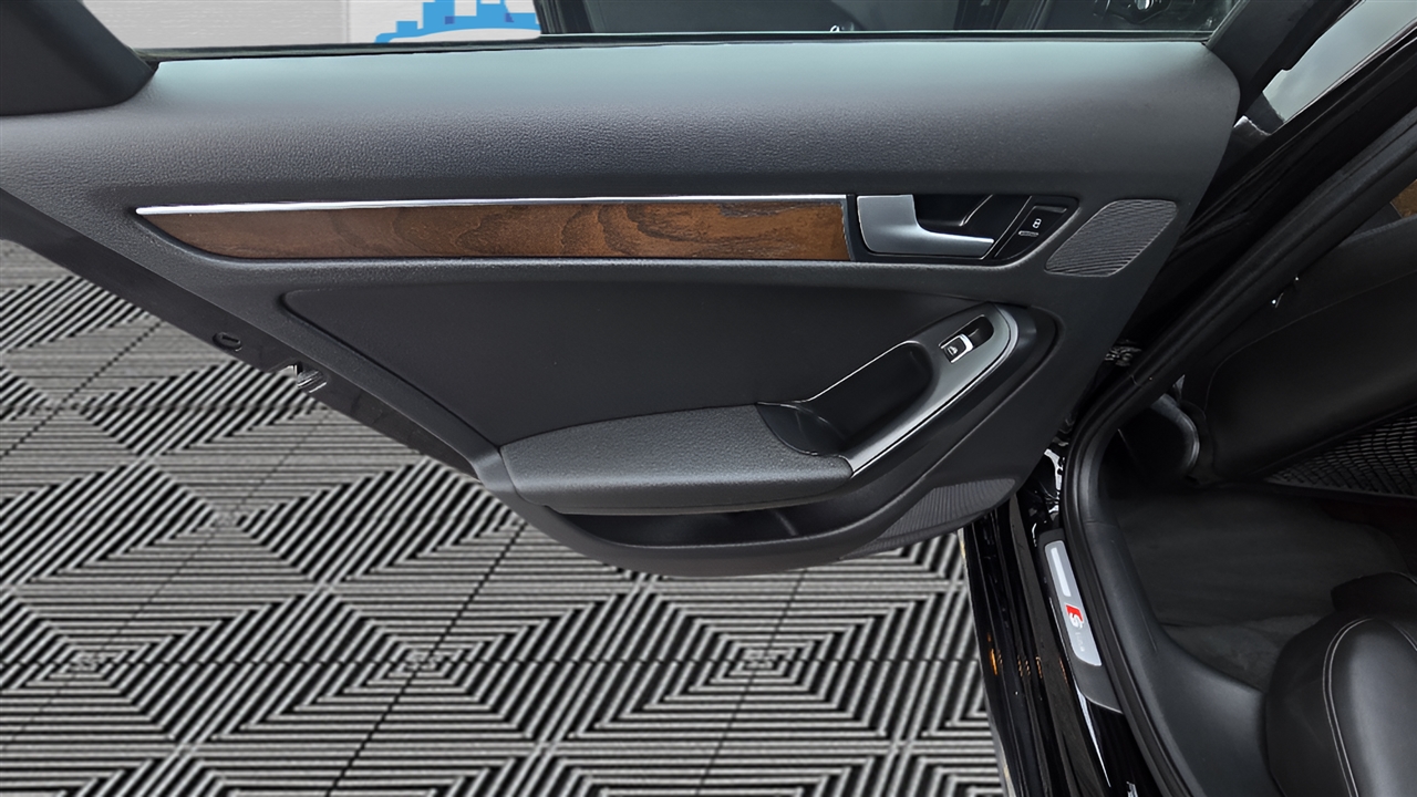 Audi A4 2.0T Sedan quattro Tiptronic 2015