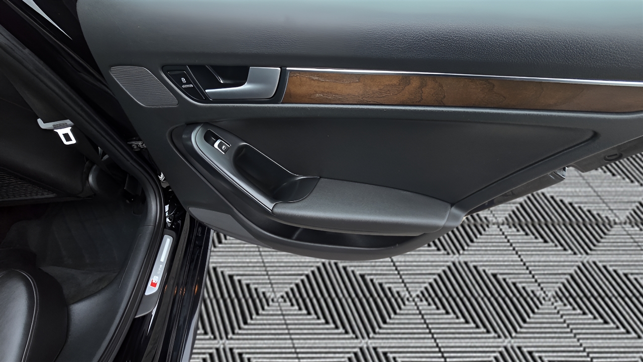 Audi A4 2.0T Sedan quattro Tiptronic 2015