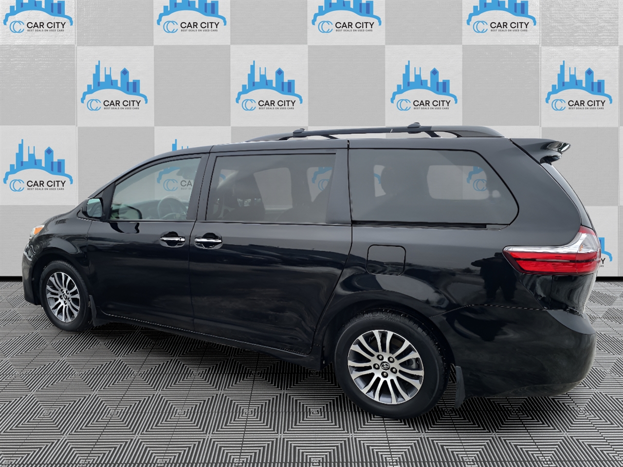 Toyota Sienna Limited Premium 7-Passenger 2019