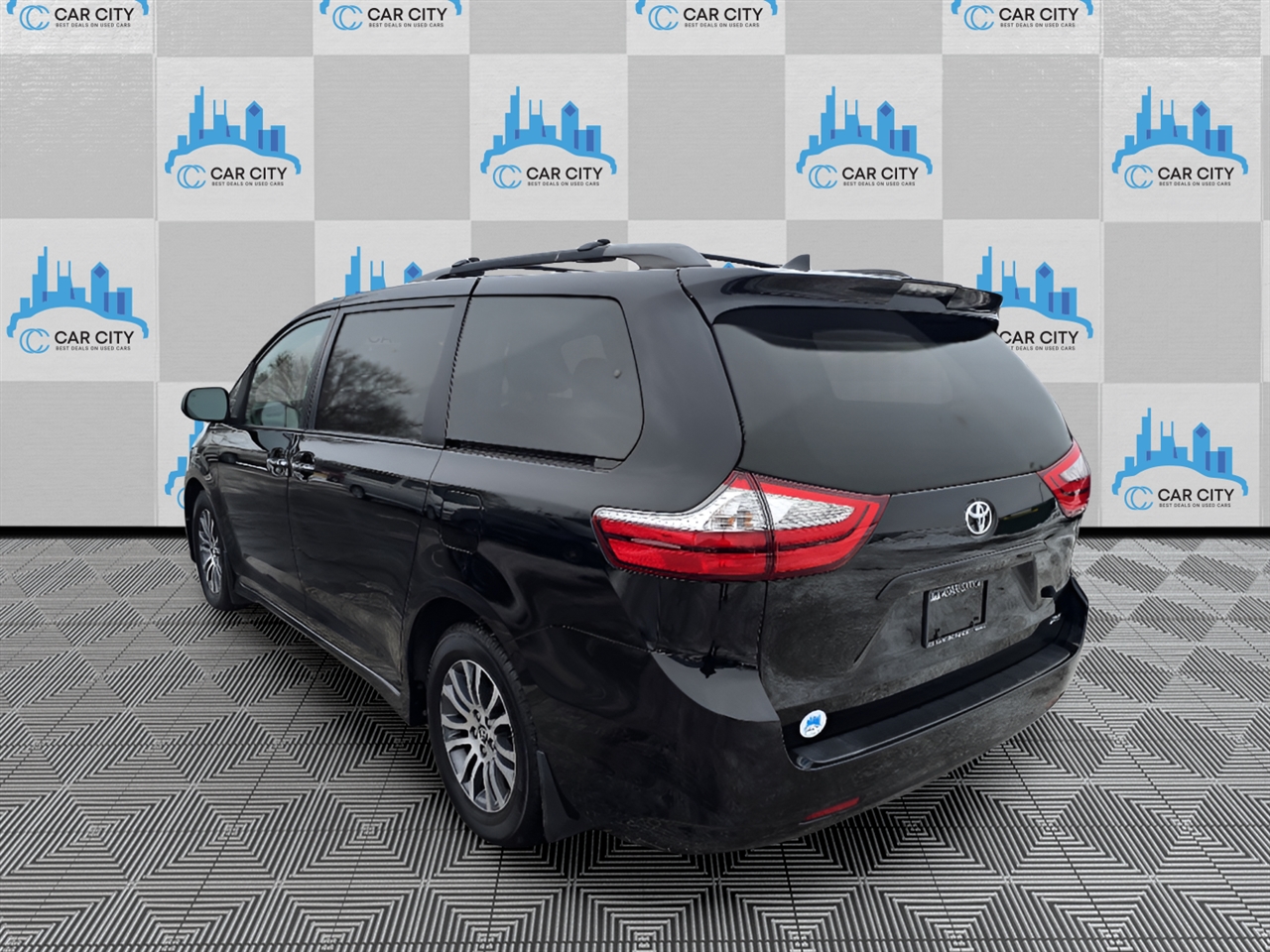 Toyota Sienna Limited Premium 7-Passenger 2019