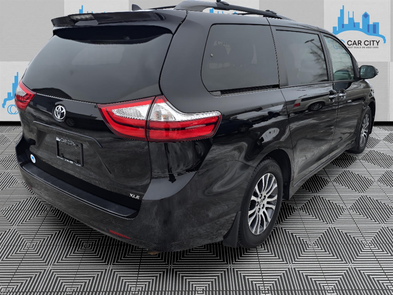 Toyota Sienna Limited Premium 7-Passenger 2019