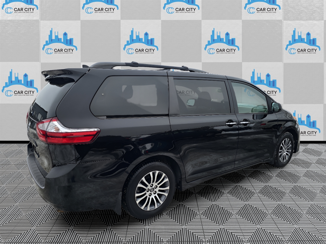 Toyota Sienna Limited Premium 7-Passenger 2019