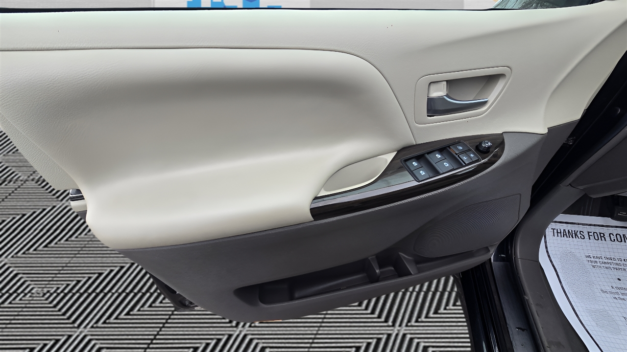 Toyota Sienna Limited Premium 7-Passenger 2019