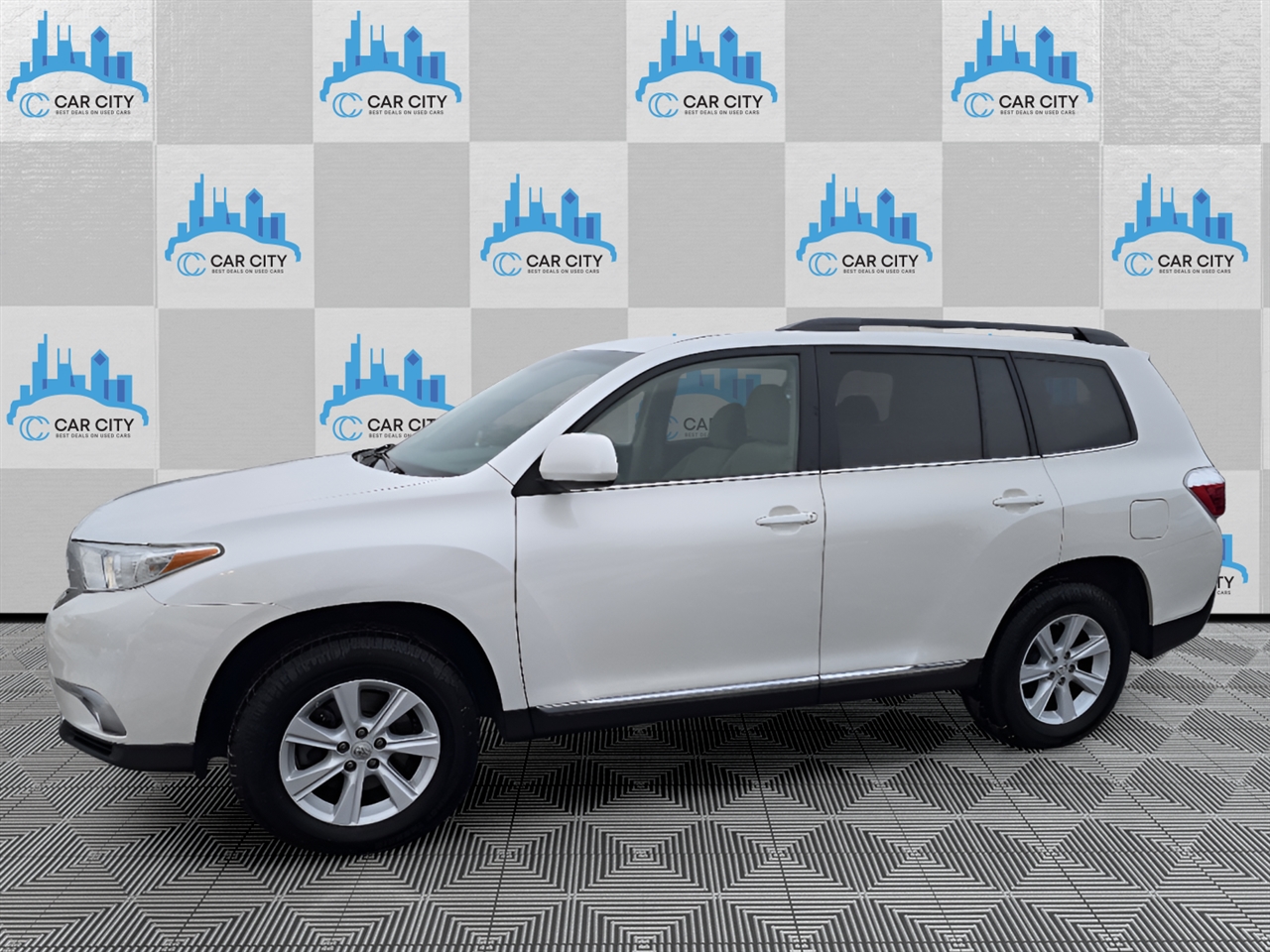 Toyota Highlander Base 4WD 2013