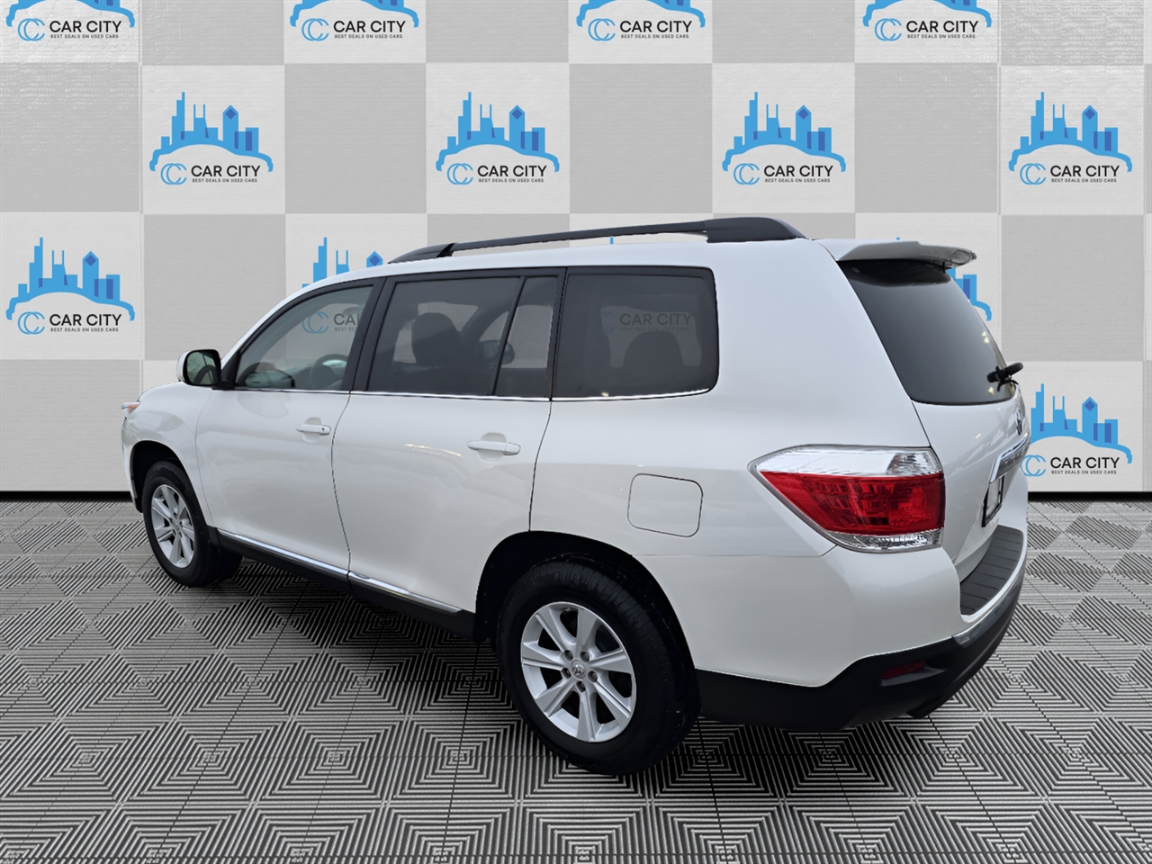 Toyota Highlander Base 4WD 2013
