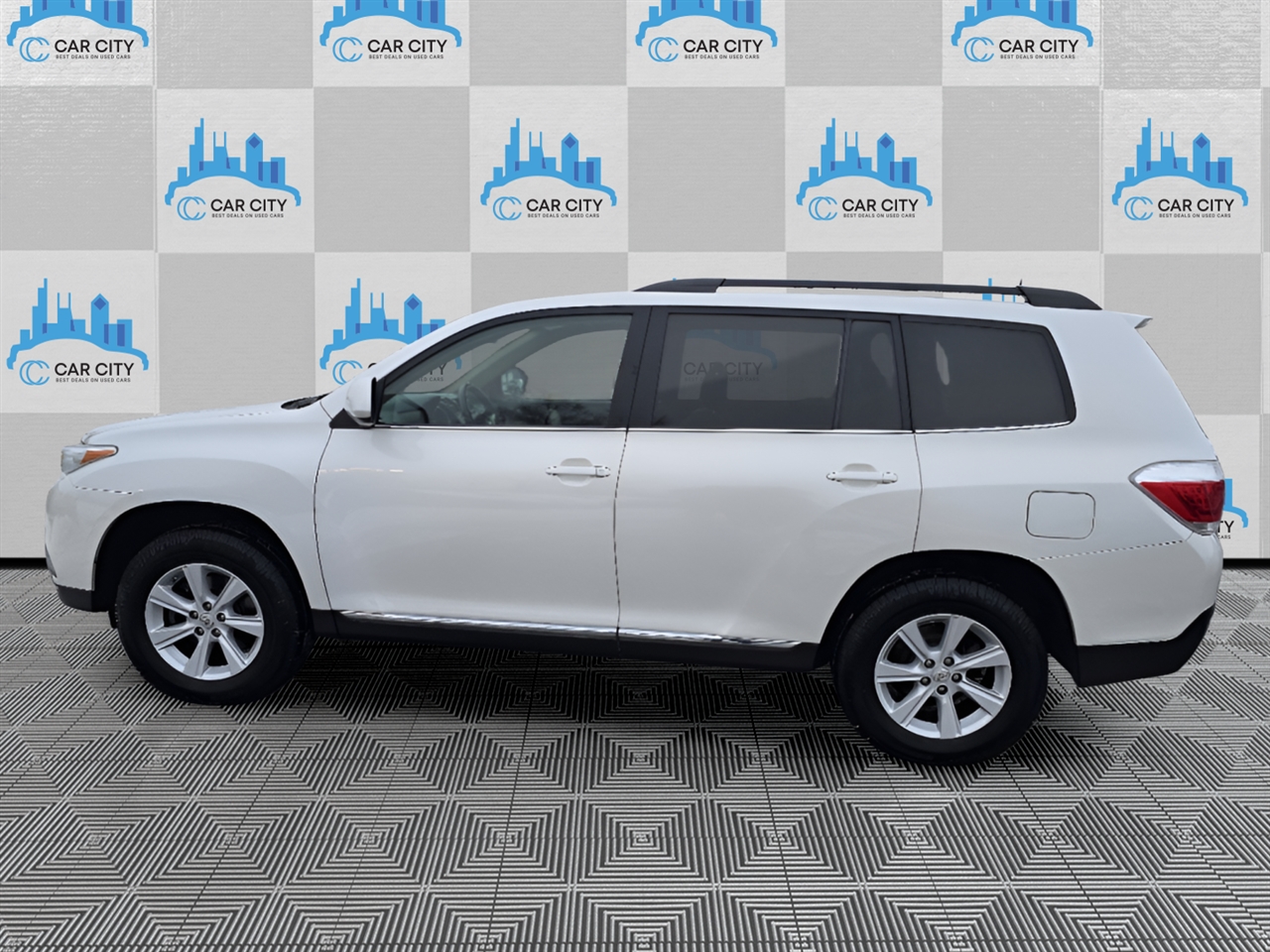 Toyota Highlander Base 4WD 2013