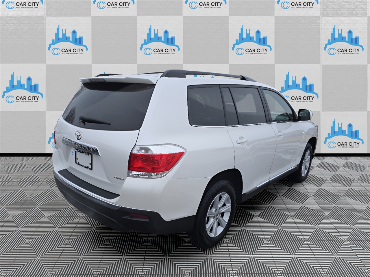 Toyota Highlander Base 4WD 2013