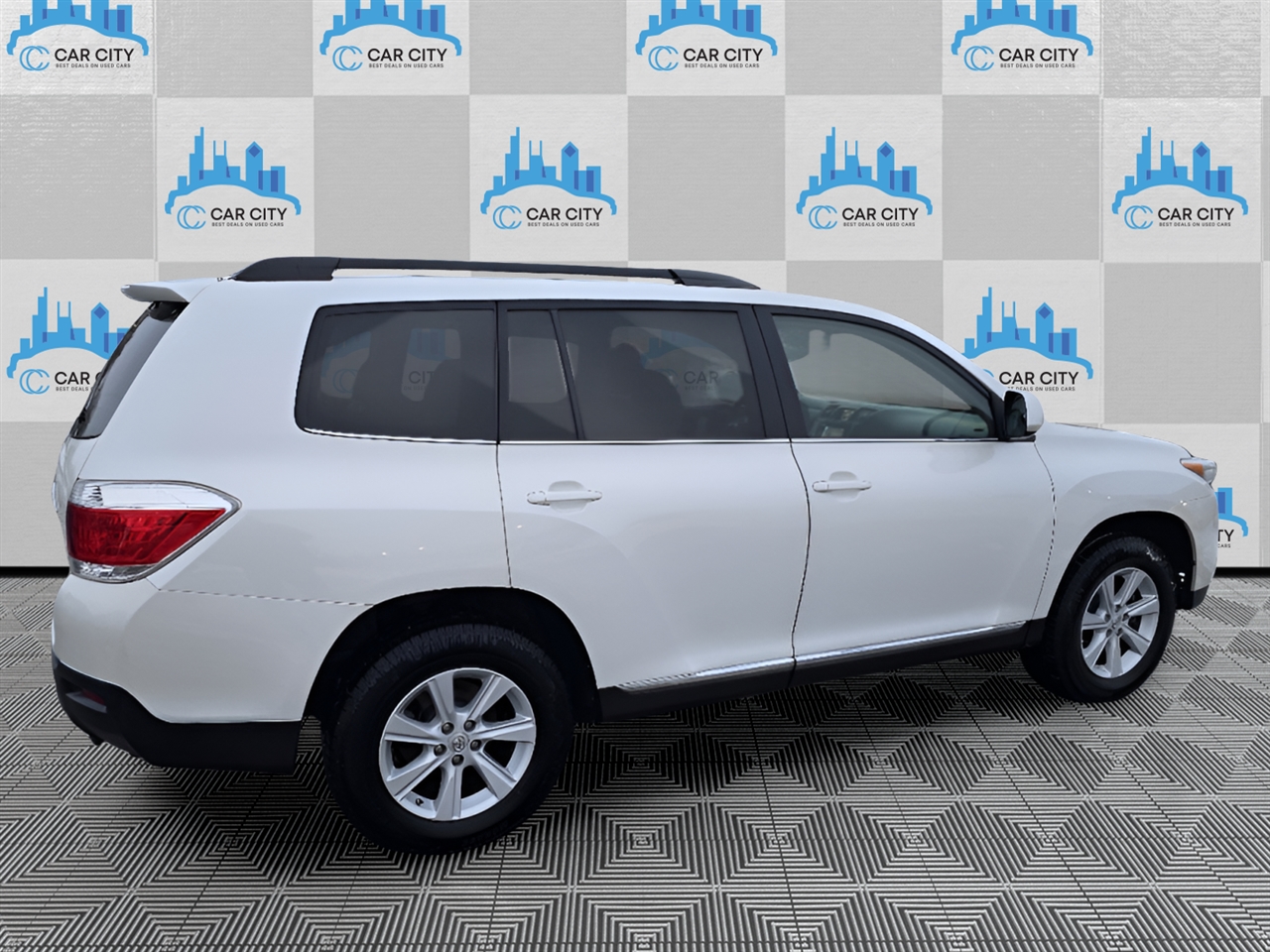 Toyota Highlander Base 4WD 2013