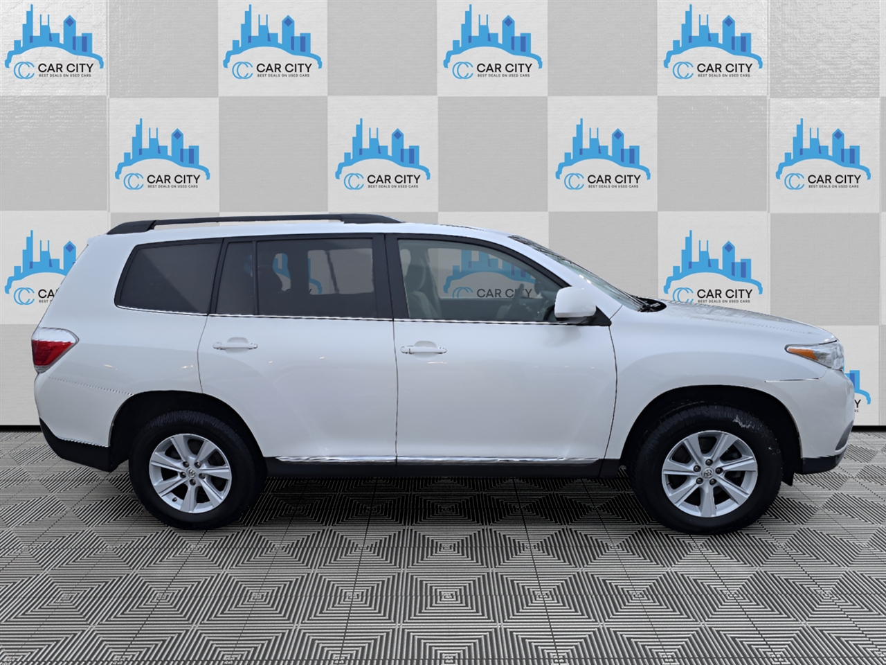 Toyota Highlander Base 4WD 2013