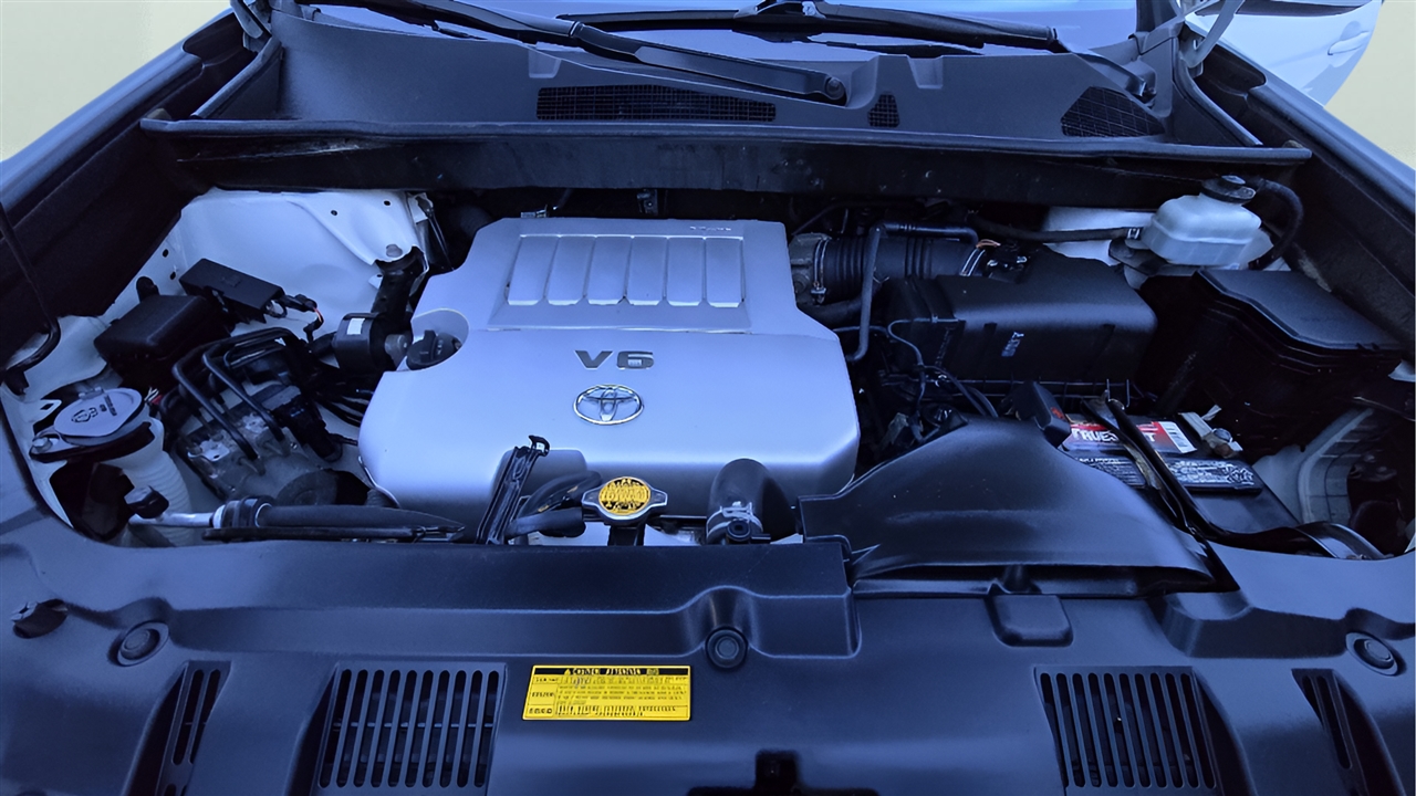 Toyota Highlander Base 4WD 2013