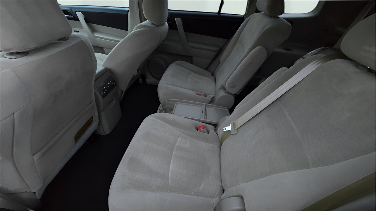 Toyota Highlander Base 4WD 2013