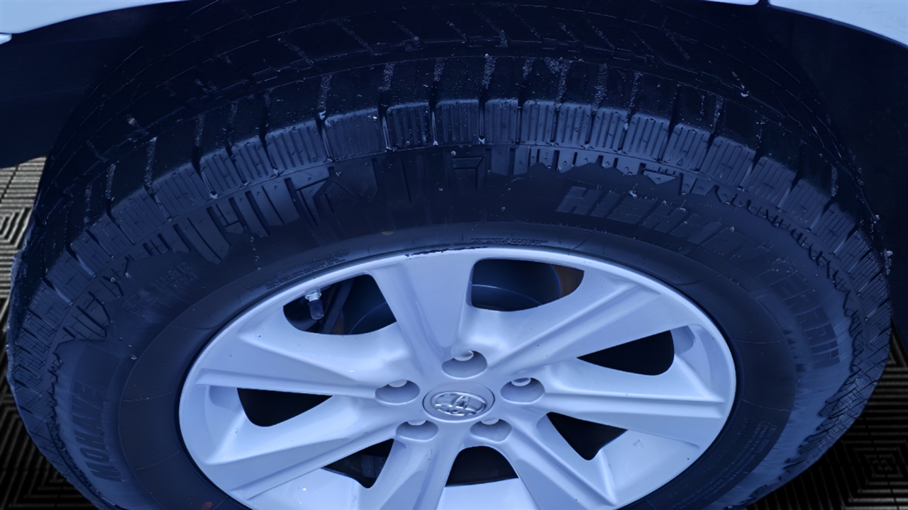 Toyota Highlander Base 4WD 2013