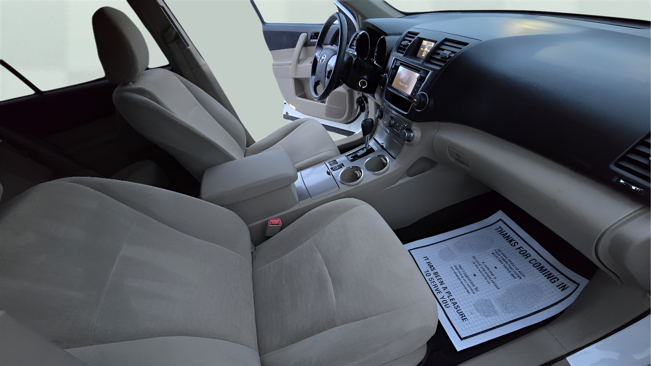 Toyota Highlander Base 4WD 2013