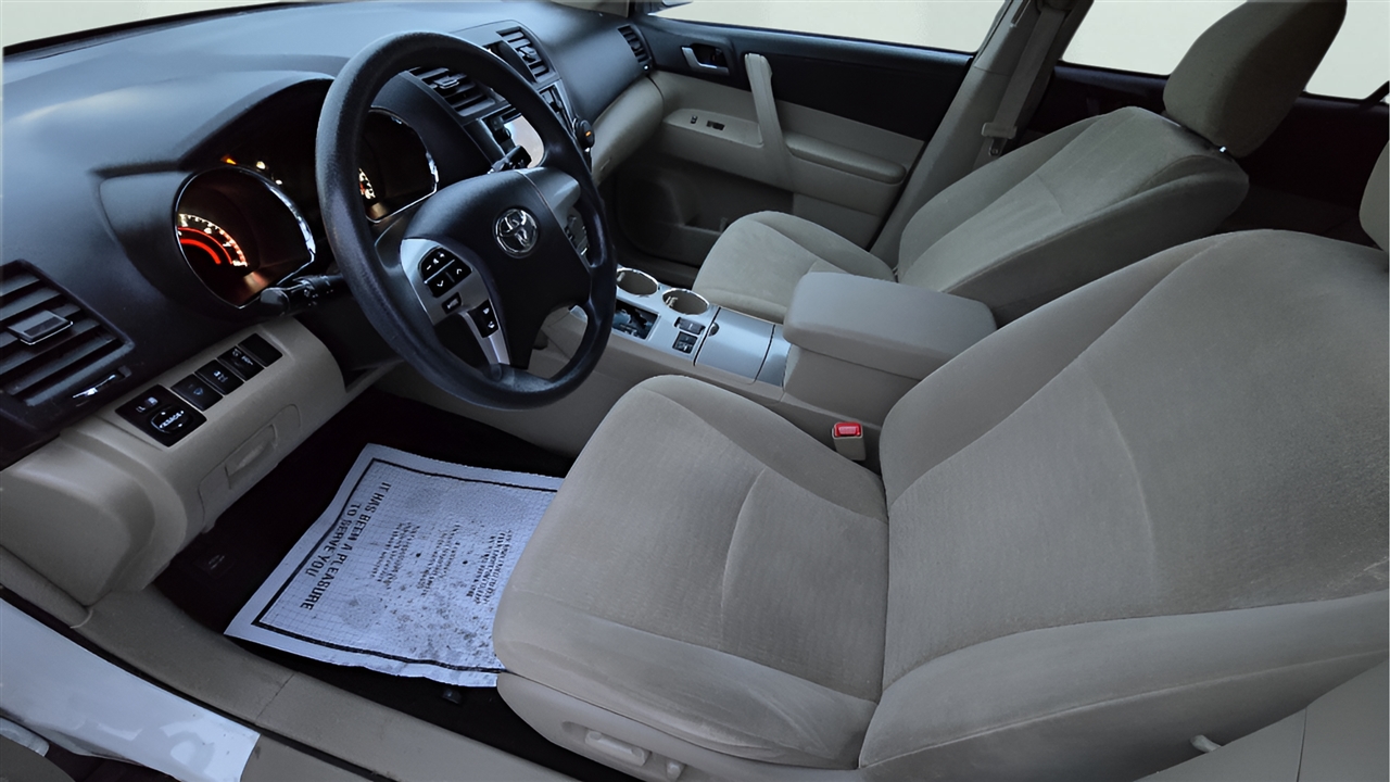 Toyota Highlander Base 4WD 2013