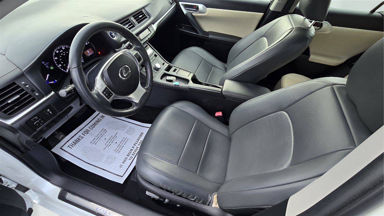 Lexus CT 200h Base 2011