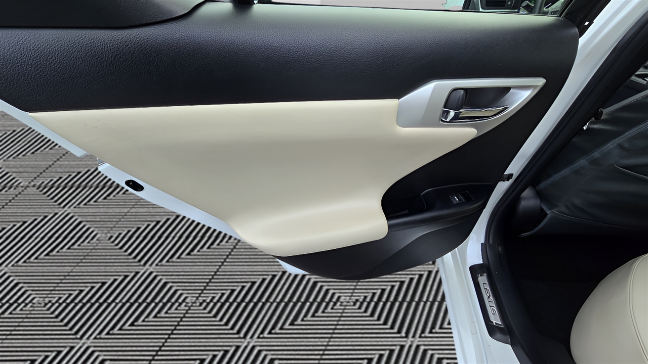 Lexus CT 200h Base 2011