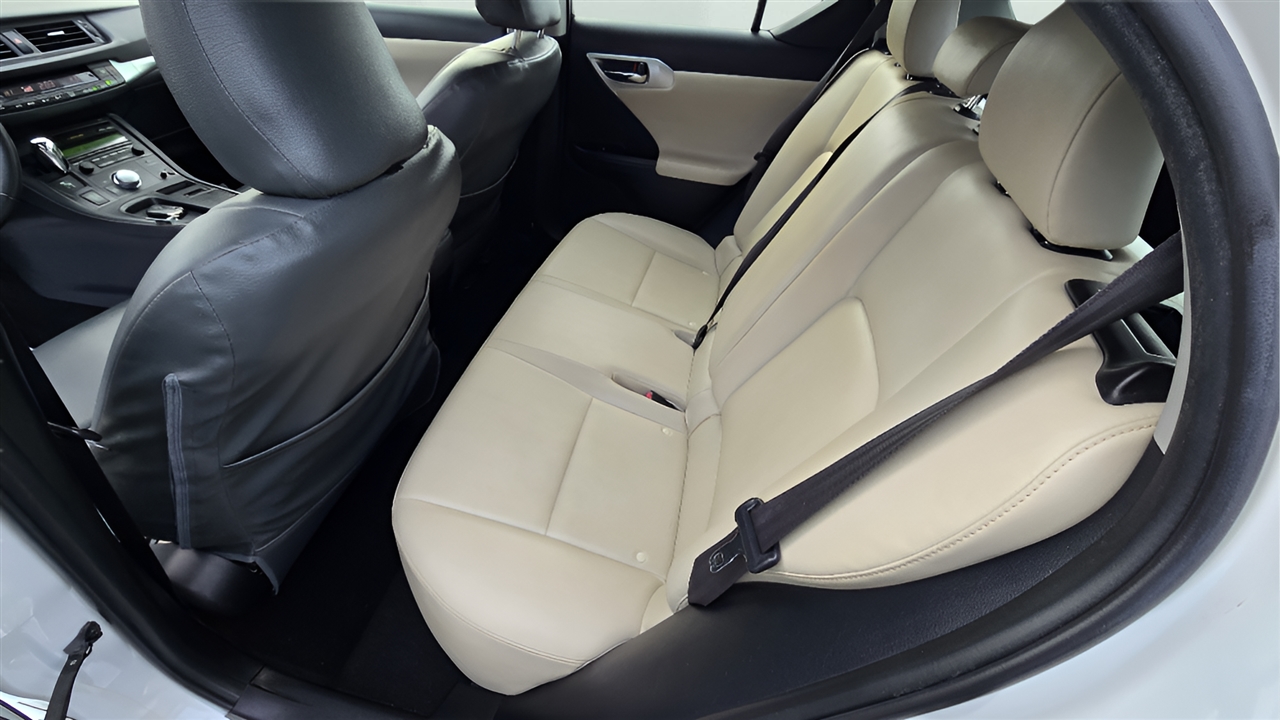 Lexus CT 200h Base 2011