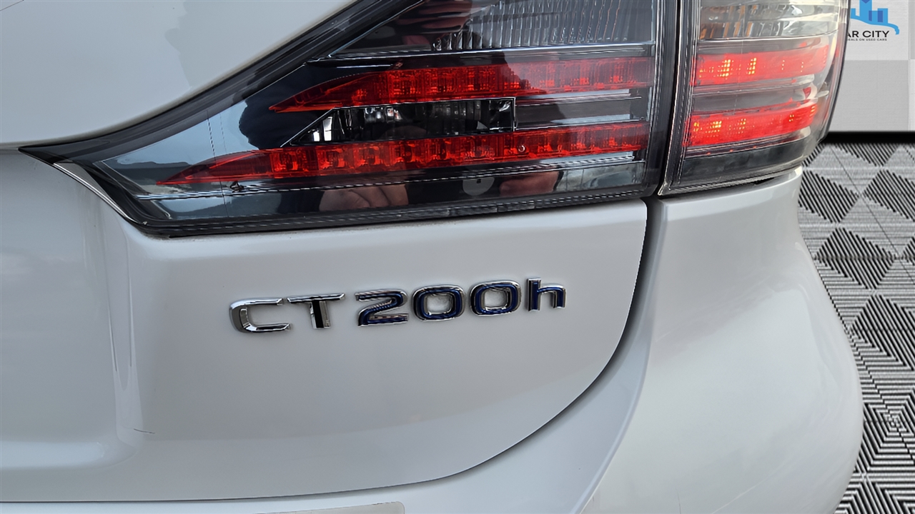 Lexus CT 200h Base 2011
