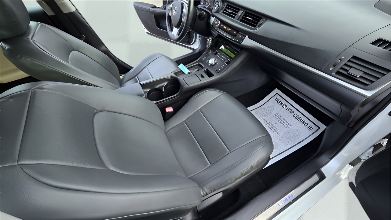 Lexus CT 200h Base 2011