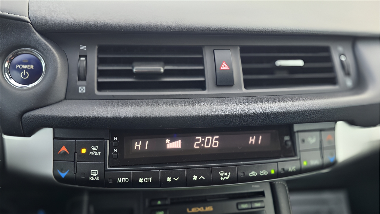 Lexus CT 200h Base 2011