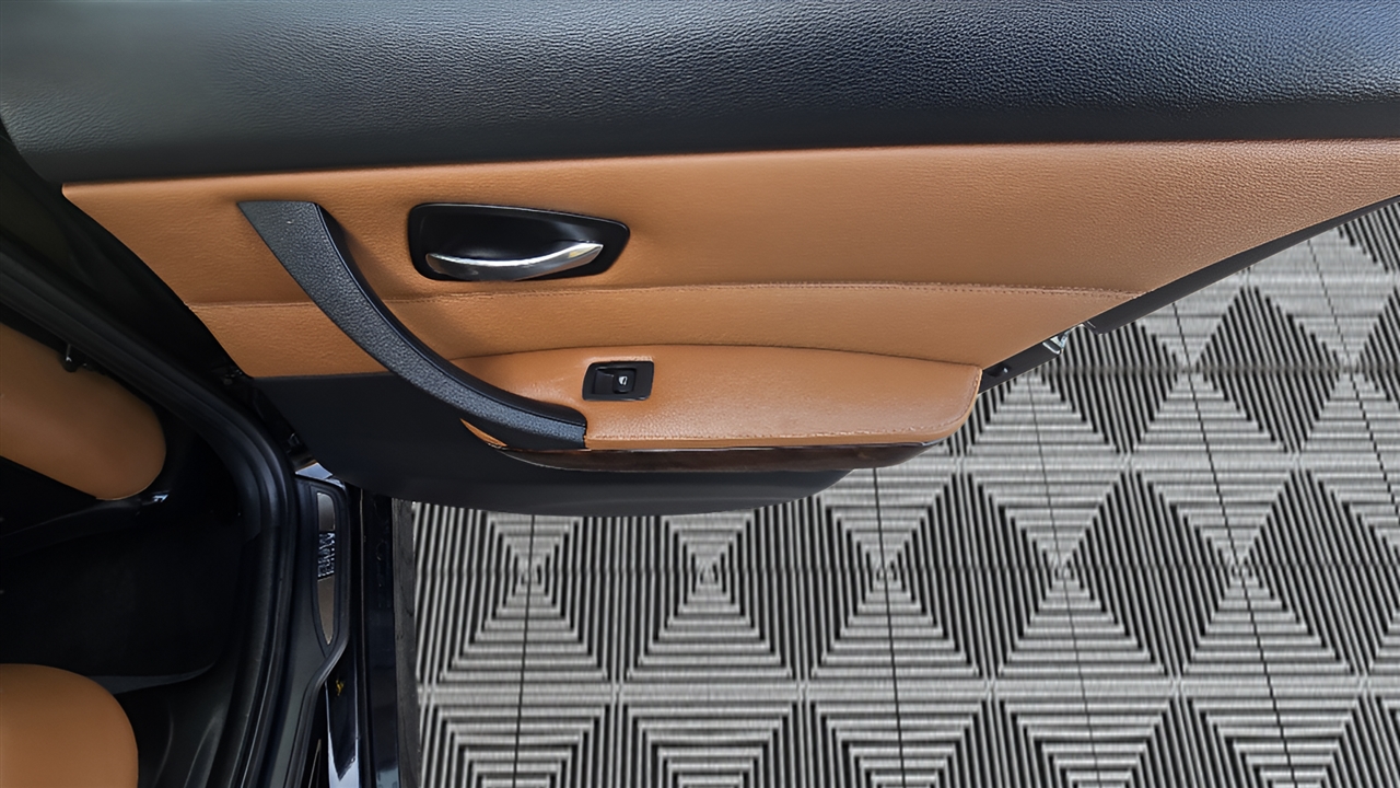 BMW 3-Series 328i xDrive SA 2011