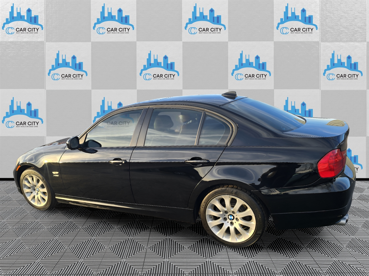 BMW 3-Series 328i xDrive SA 2011