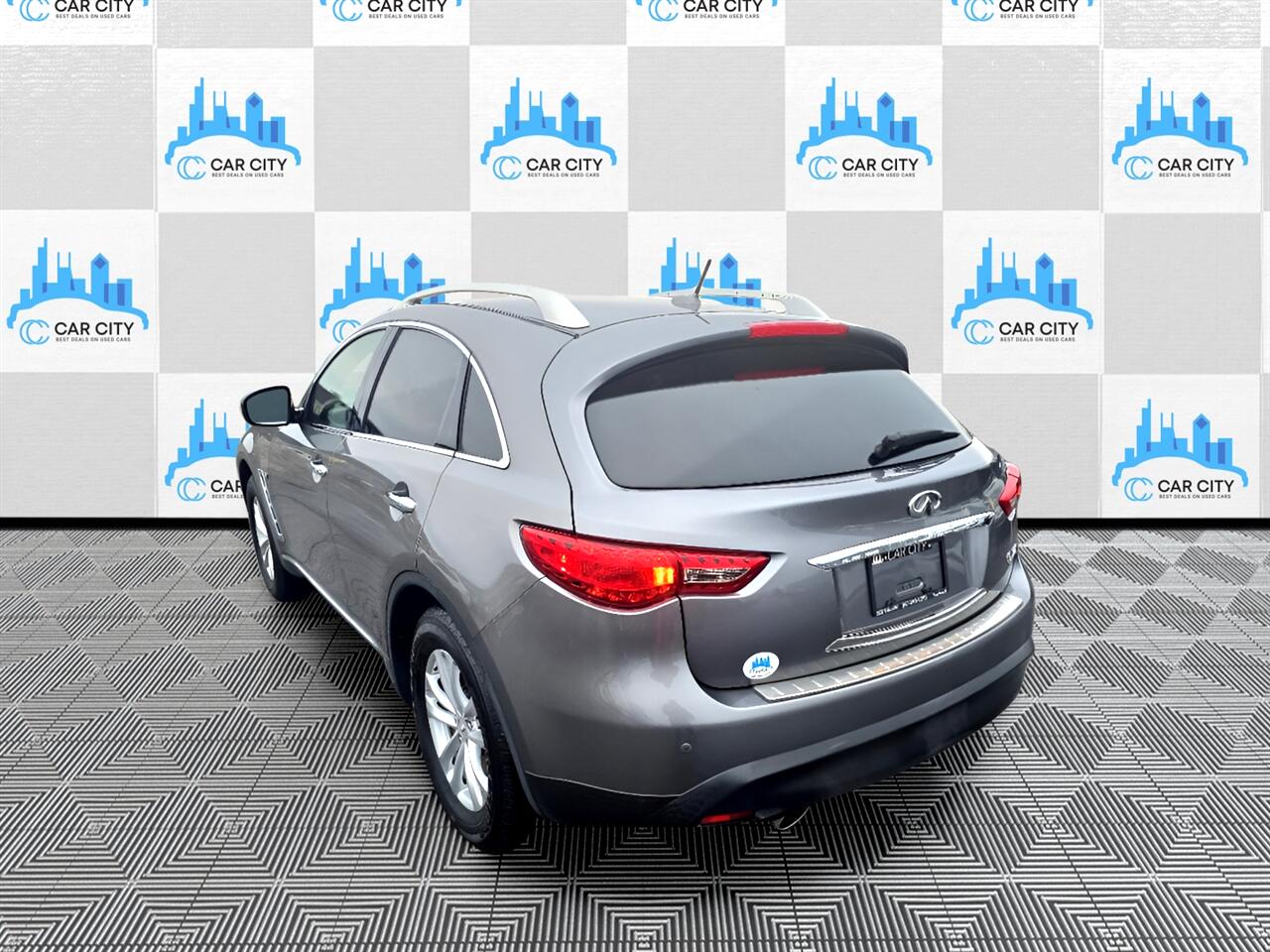 Infiniti QX70 Base AWD 2014