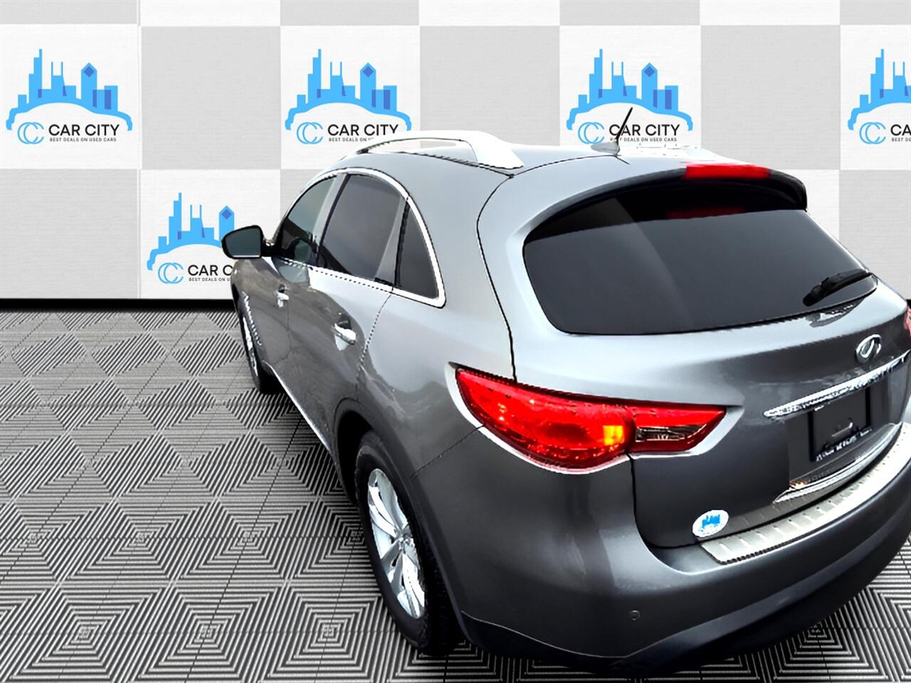 Infiniti QX70 Base AWD 2014