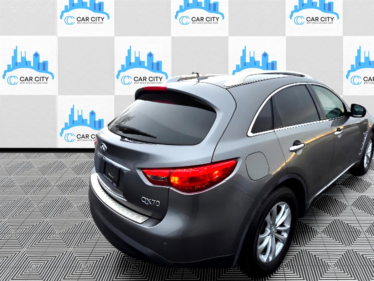 Infiniti QX70 Base AWD 2014