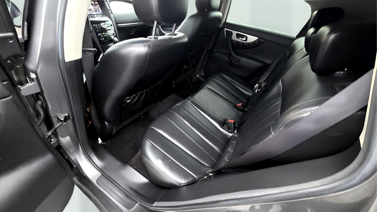 Infiniti QX70 Base AWD 2014