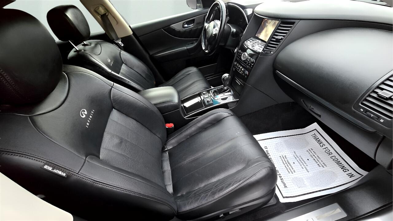 Infiniti QX70 Base AWD 2014