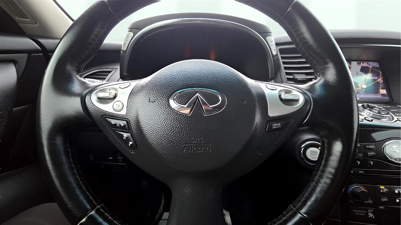 Infiniti QX70 Base AWD 2014