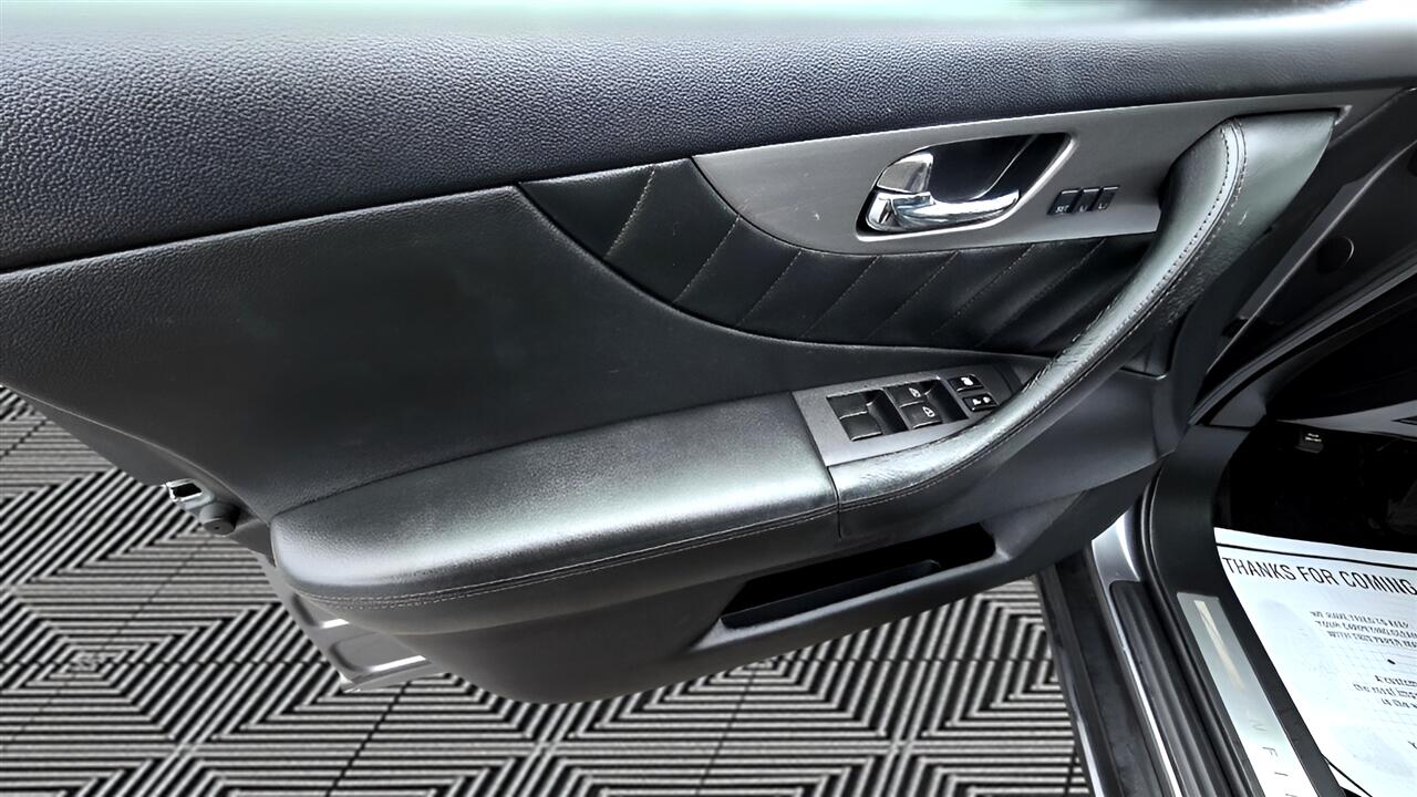 Infiniti QX70 Base AWD 2014