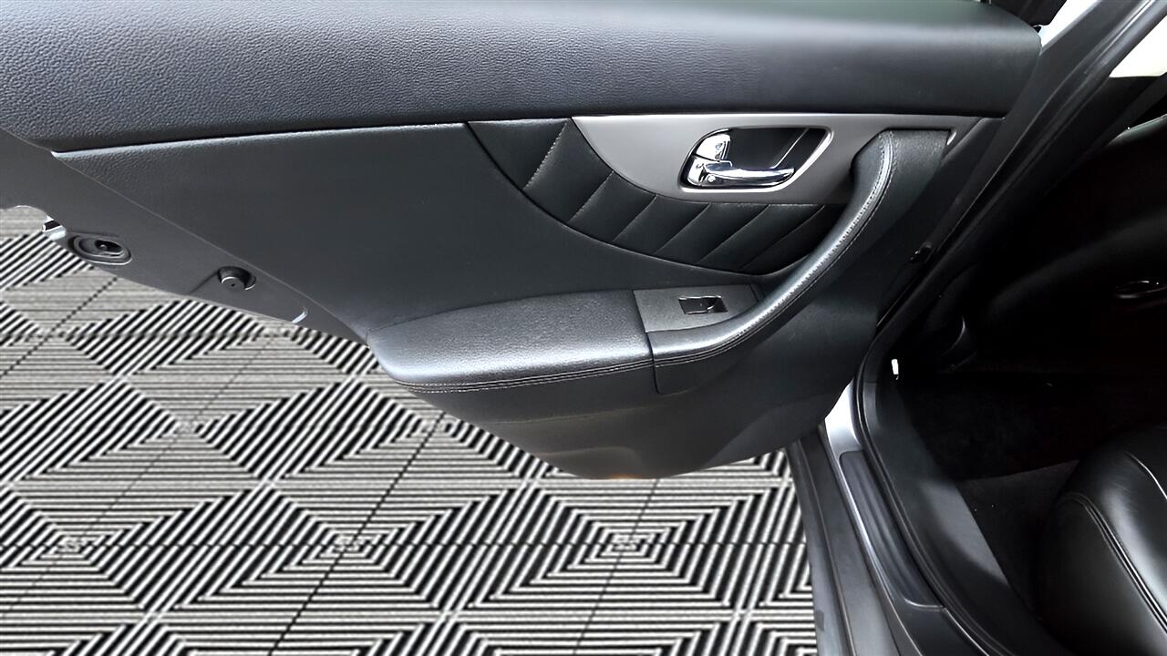 Infiniti QX70 Base AWD 2014