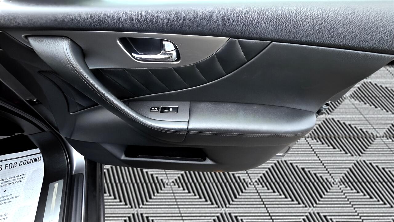 Infiniti QX70 Base AWD 2014