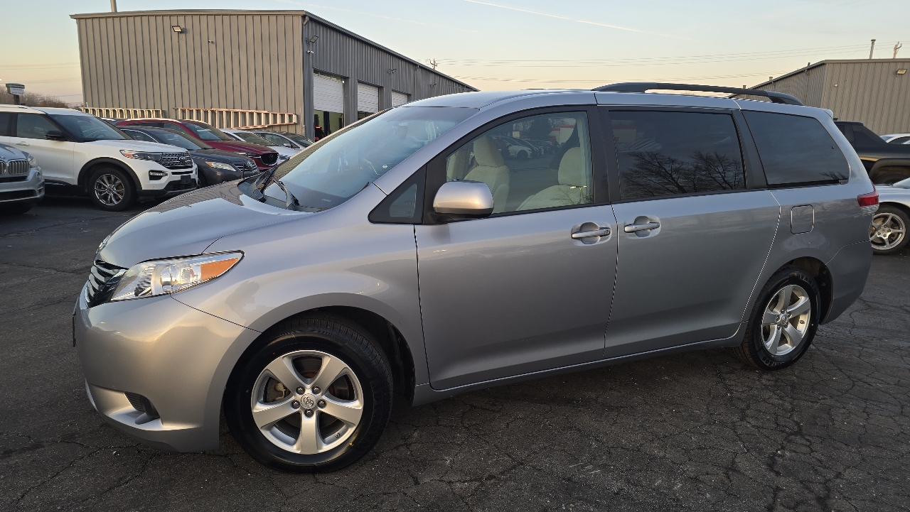 Toyota Sienna LE FWD 8-Passenger V6 2013