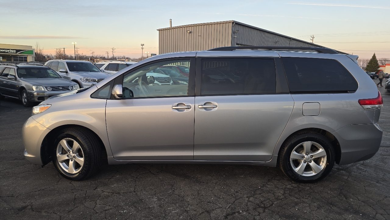Toyota Sienna LE FWD 8-Passenger V6 2013