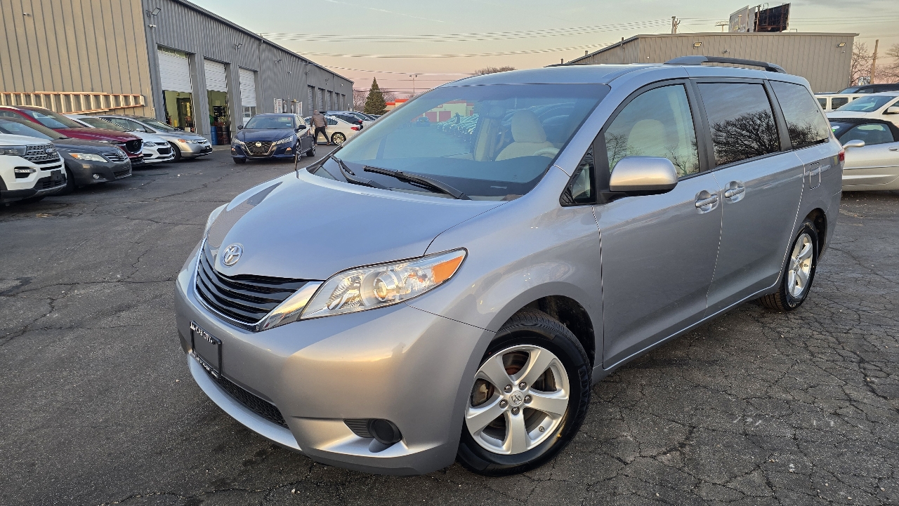 Toyota Sienna LE FWD 8-Passenger V6 2013