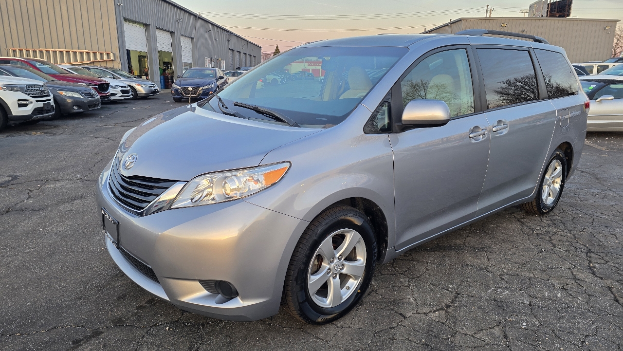 Toyota Sienna LE FWD 8-Passenger V6 2013