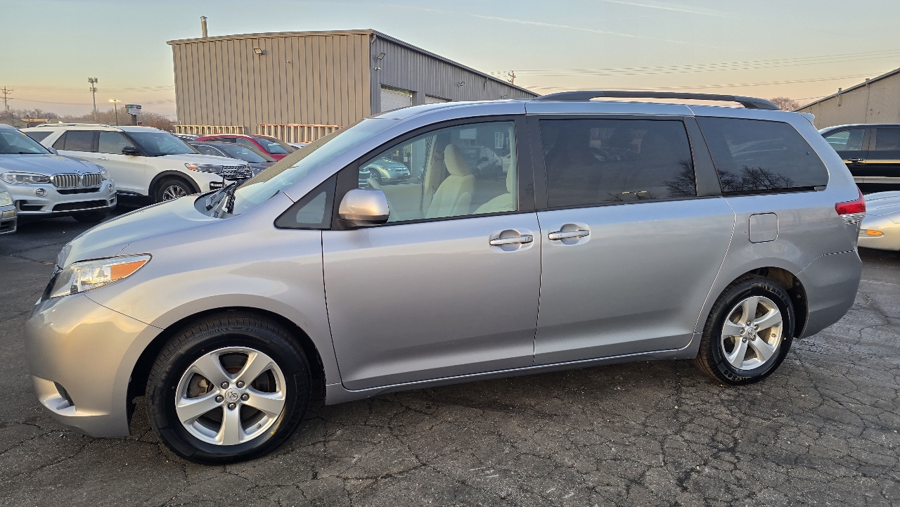 Toyota Sienna LE FWD 8-Passenger V6 2013